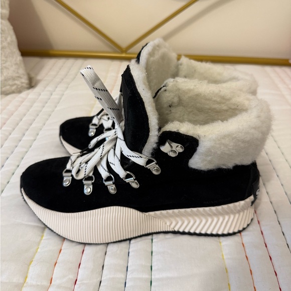 Sorel Black and White Winter Boots - Picture 3 of 9